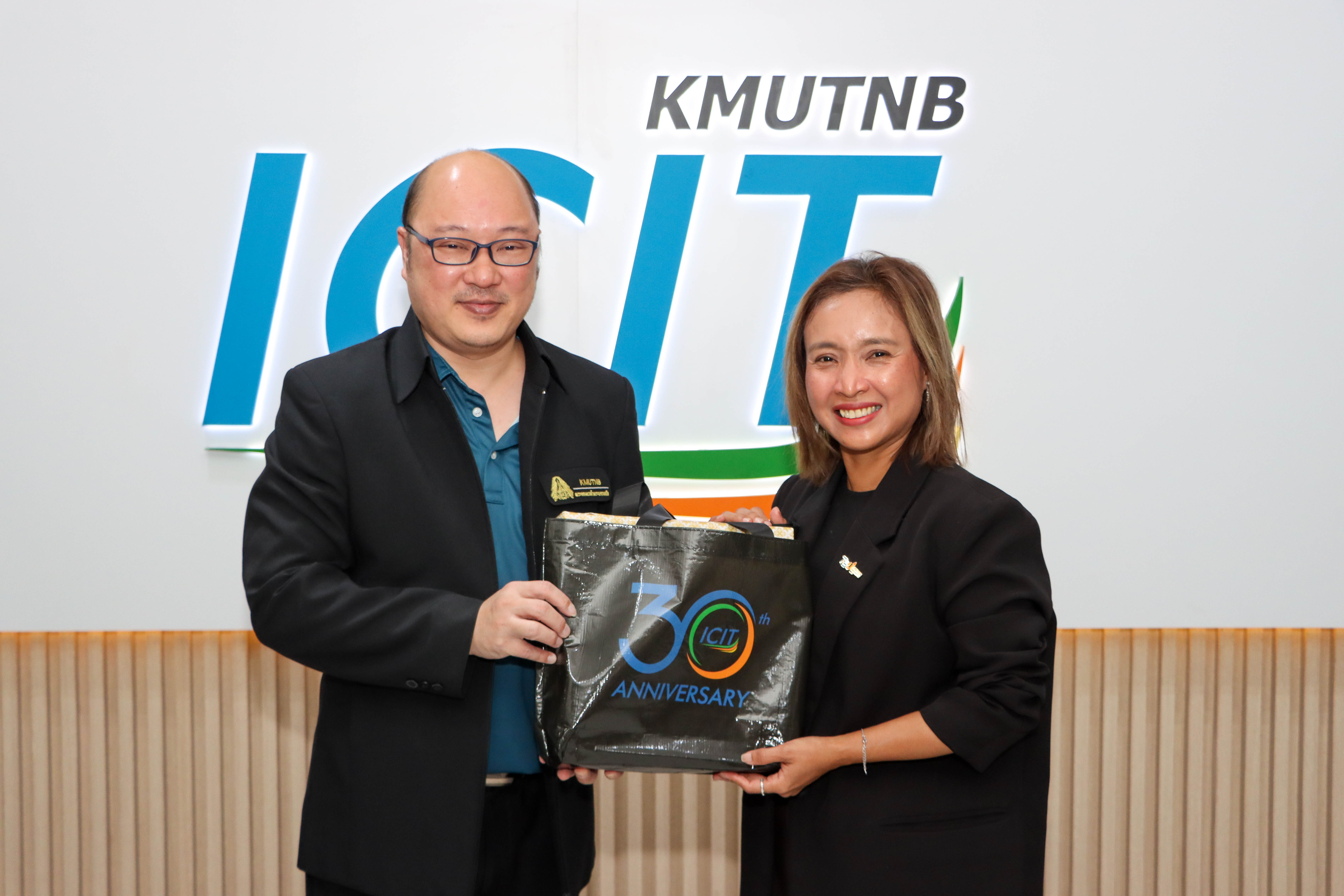 ก้าวสู่ Digital Organization! LeRT ม.ทักษิณ เรียนรู้ต้นแบบบริหารทรัพยากรองค์กรแบบบูรณาการ เชื่อมทุกกระบวนงานสู่ Paperless